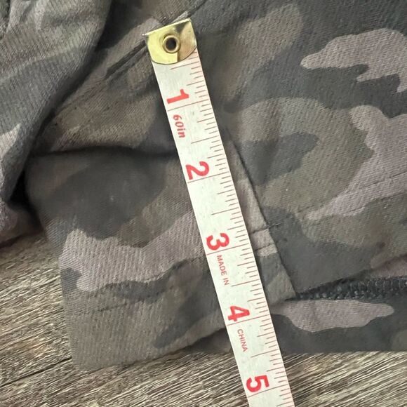 Athleta Camo Farallon Short- Size 22 - Picture 6 of 7